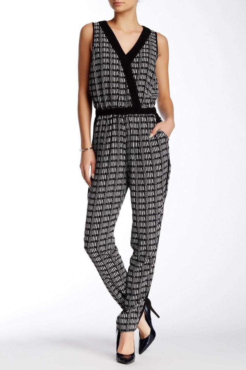 Adrianna Papell - Sleeveless V-Neck Print Jumpsuit 16PD10320SC