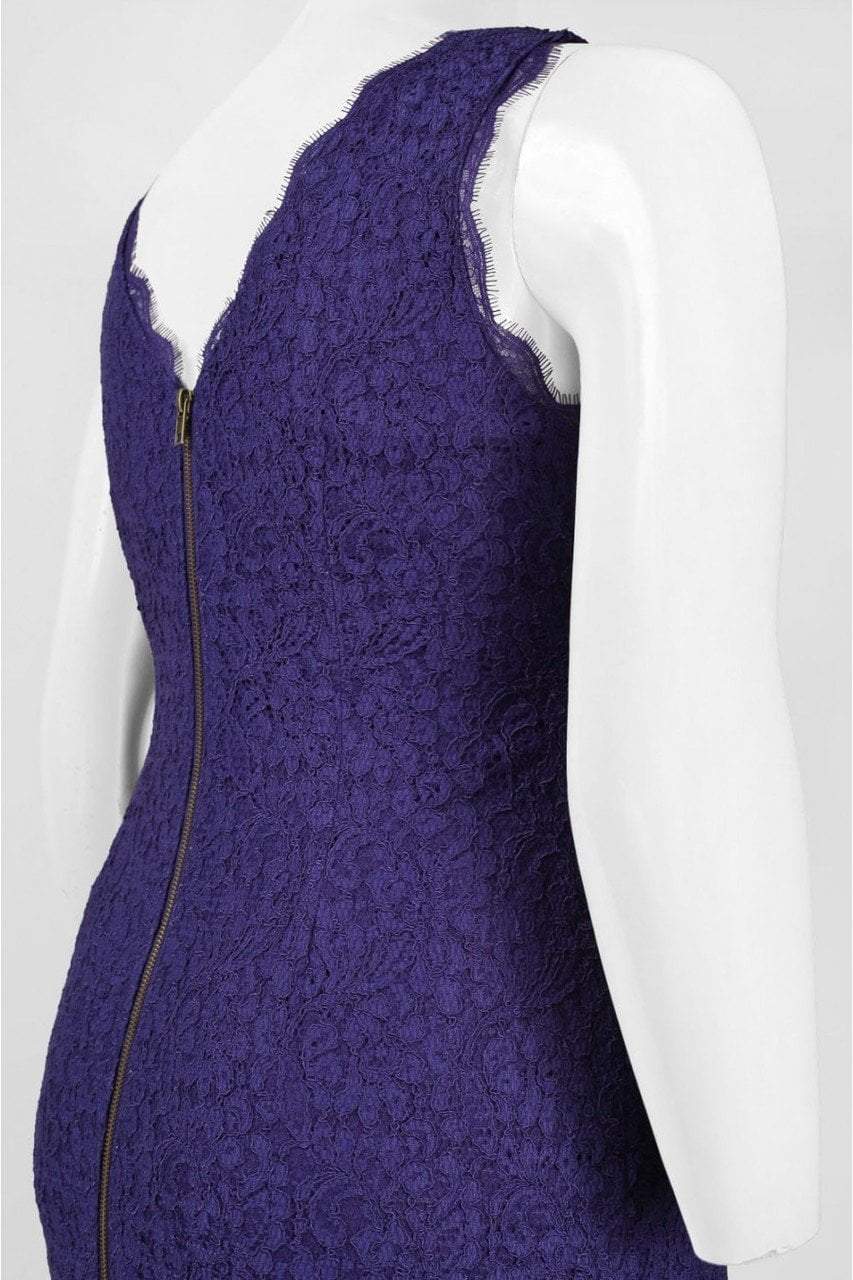 Adrianna Papell - 41871750SC Sleeveless Scallop Fitted Dress