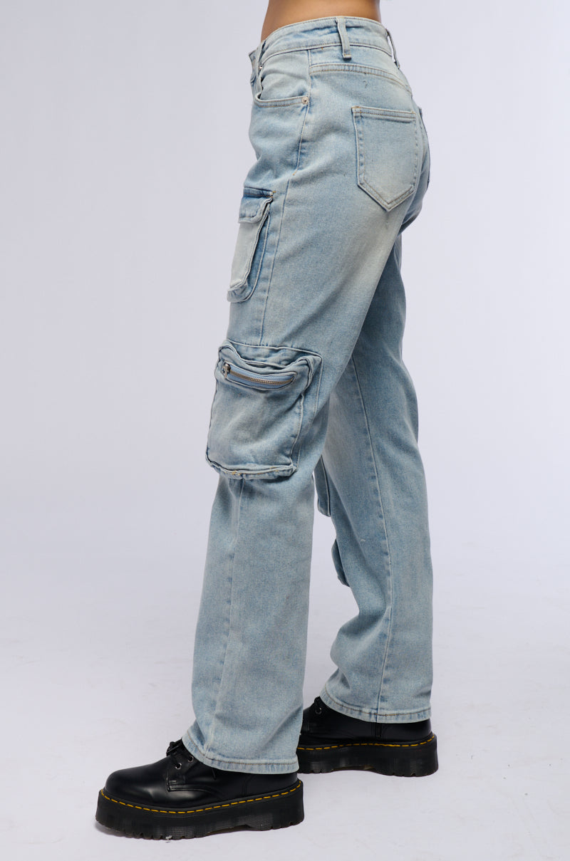 ALL OVER POCKET DETAIL RELAXED FIT JEANS