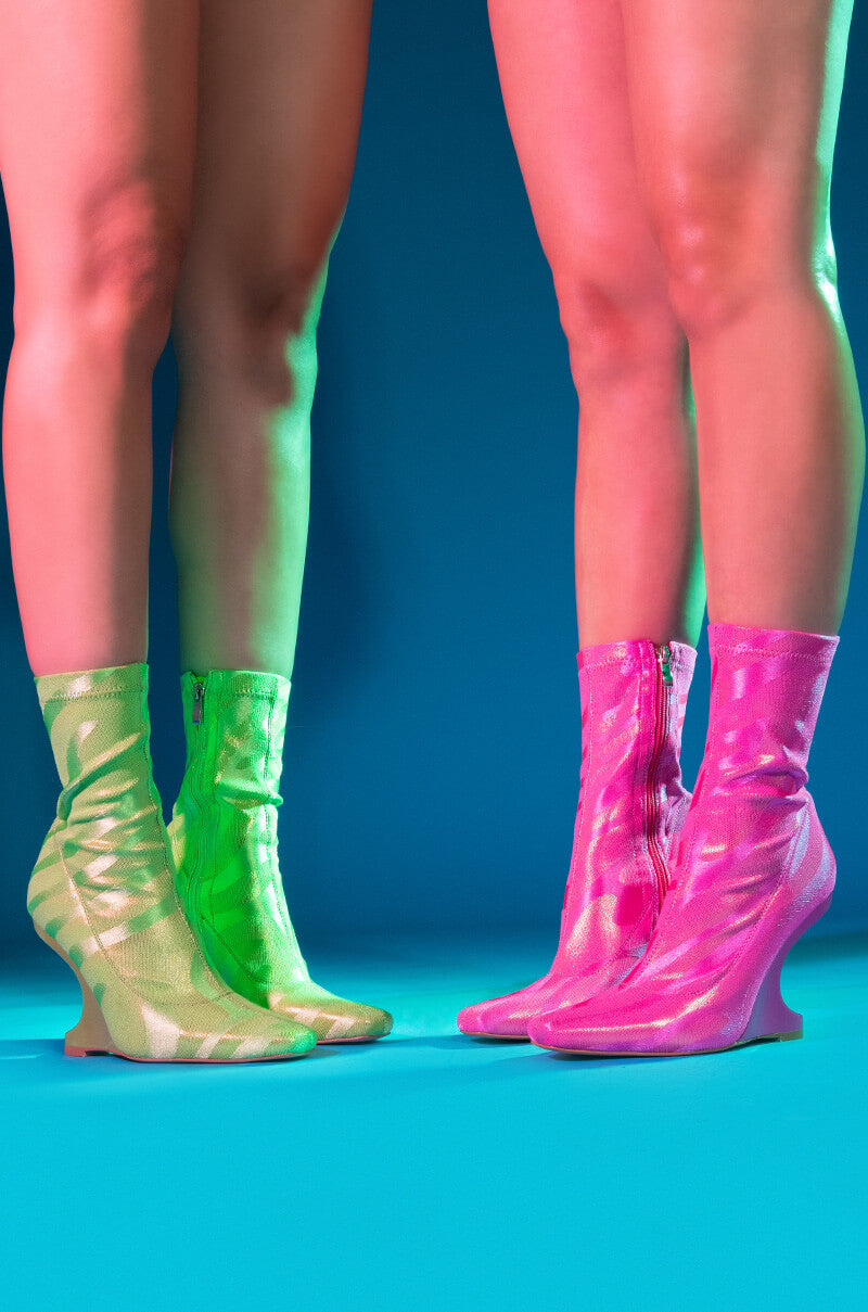 AZALEA WANG GIULETTE FUCHSIA INVERSE HEEL BOOTIE IN FUCHSIA