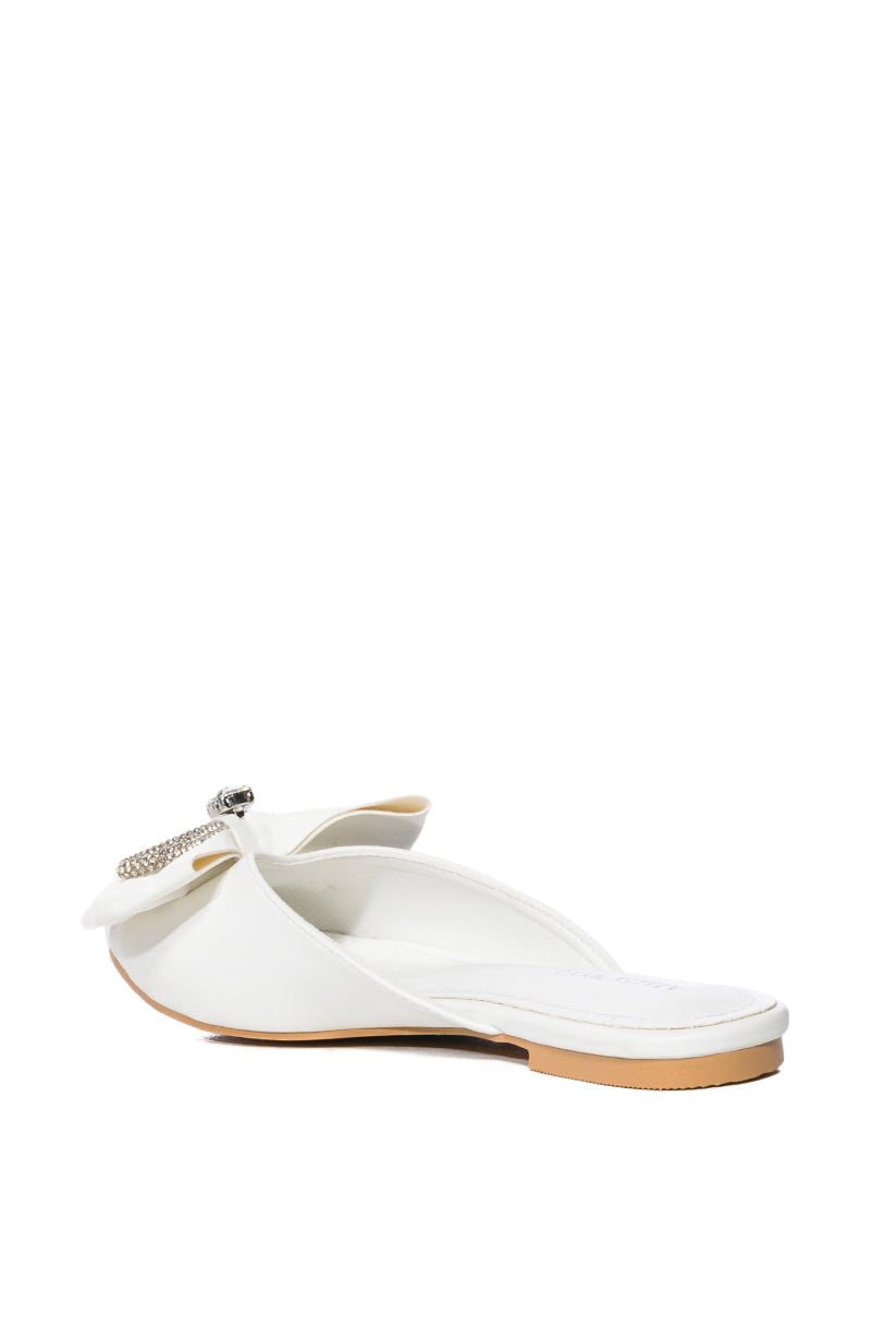 AZALEA WANG MORRIGAN WHITE EMBELLISHED BOW DETAIL FLAT