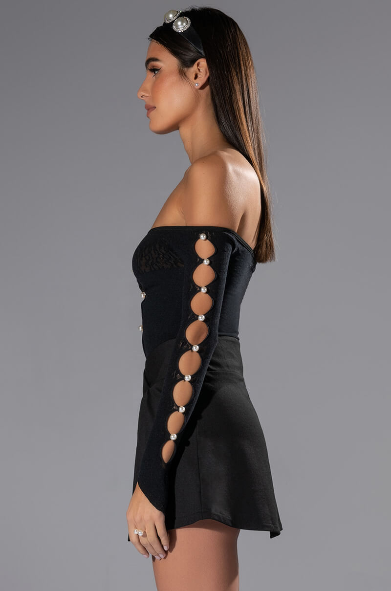ON ONE SEAMLESS CUTOUT BODYSUIT