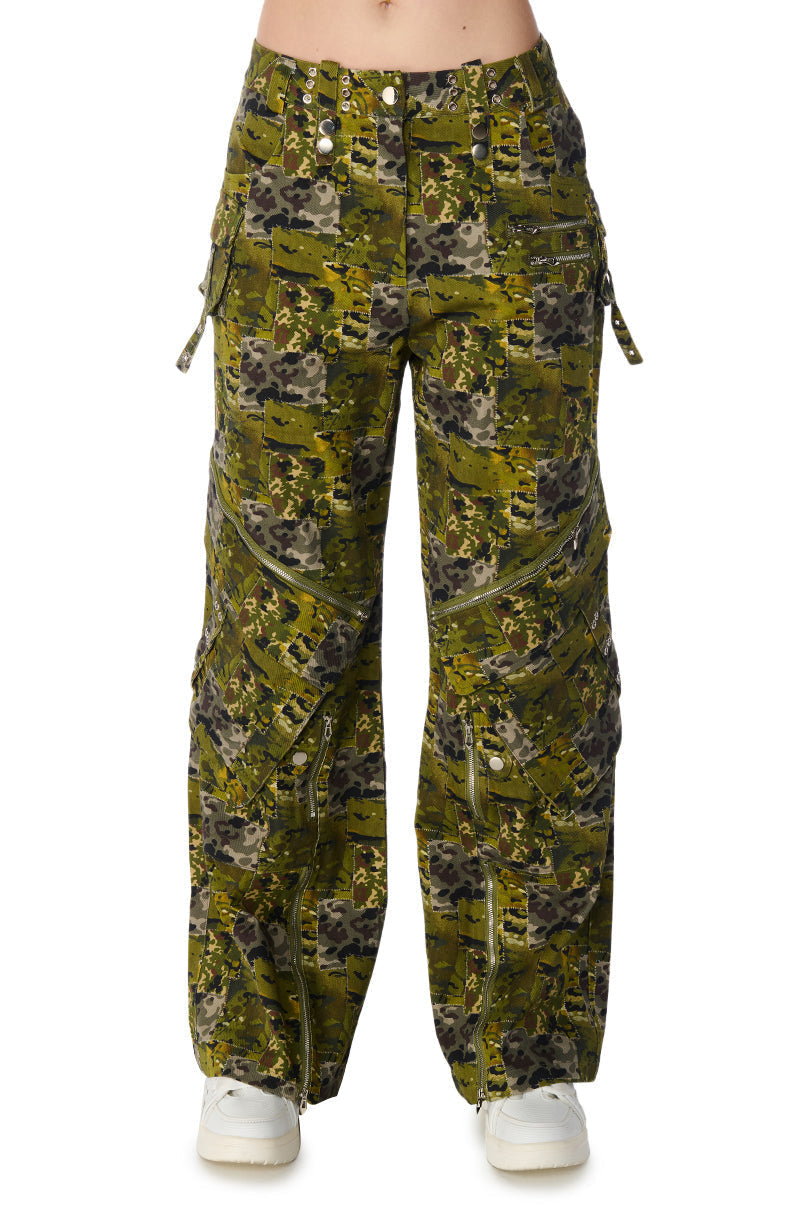 OUT OF SIGHT CARGO CAMO WIDE LEG PANT