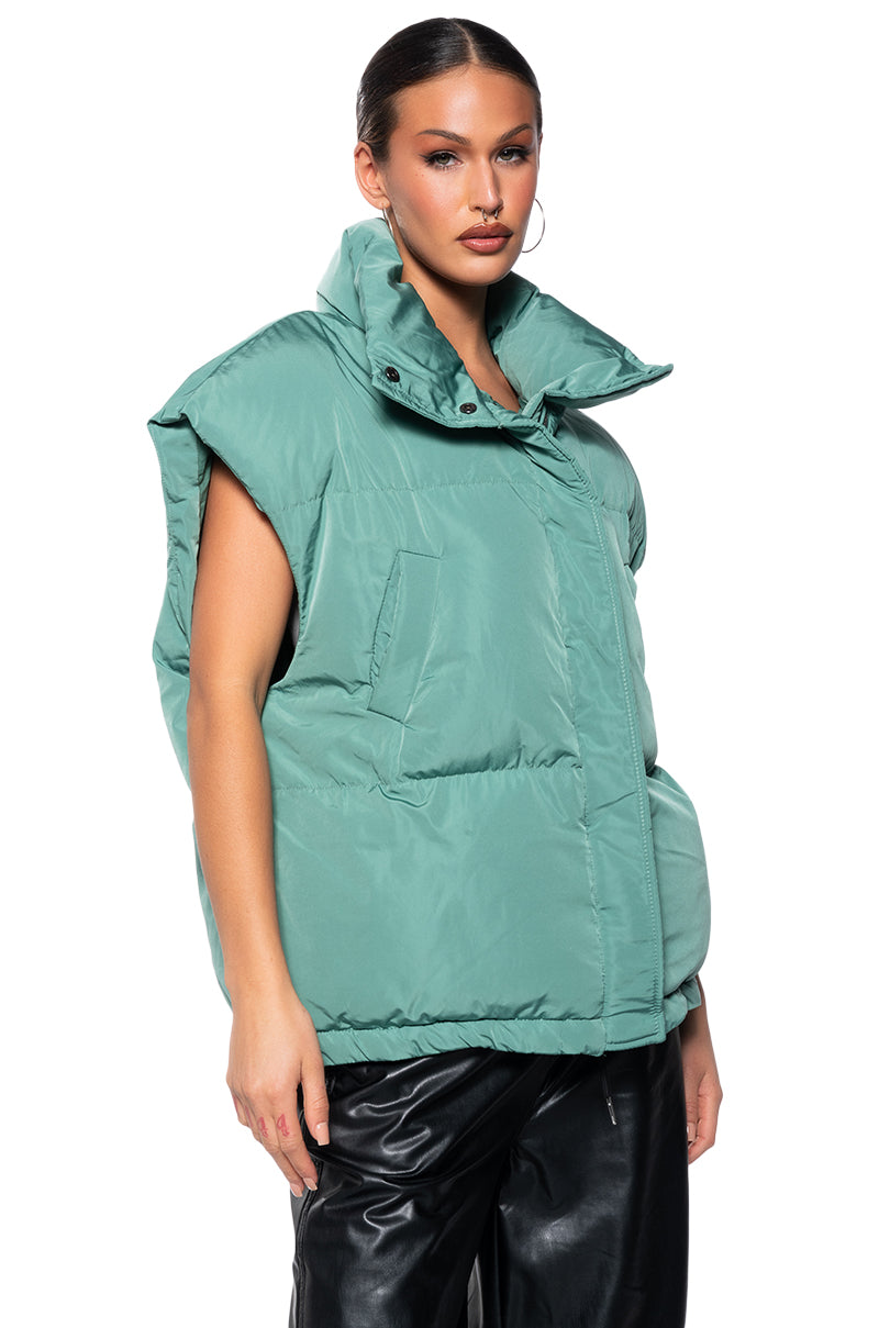 OVERSIZED NYLON PUFFER VEST IN GREEN