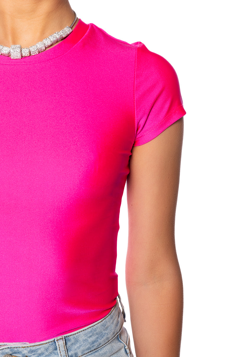 PAXTON DISCO SHORT SLEEVE TSHIRT IN FUCHSIA